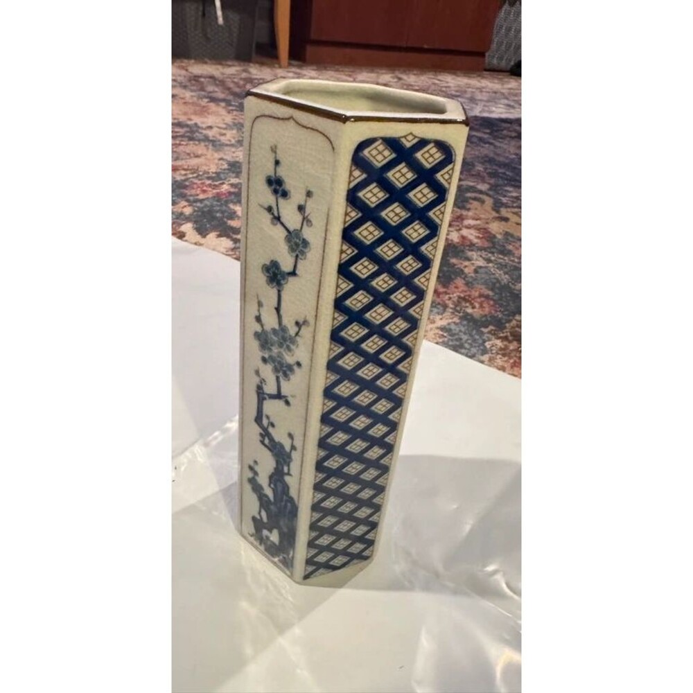 OMC hexagonal vase MCM blue white Chinoiserie Classic traditional